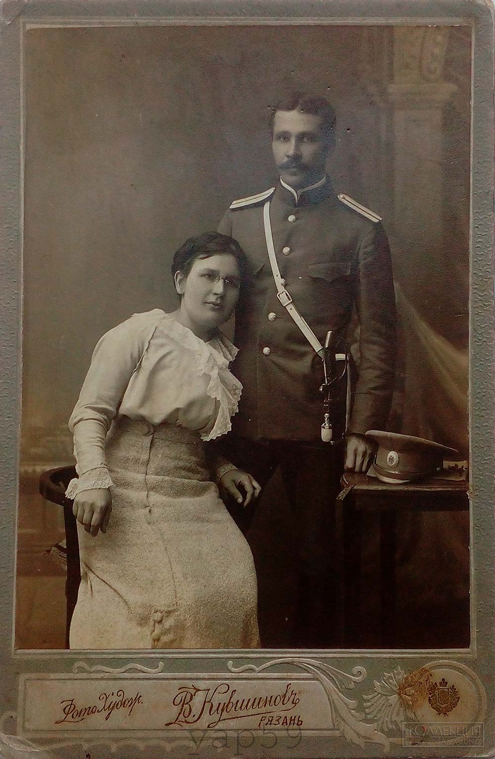 Военный врач в чине титулярного советника с женой во время отпуска в Рязани. (коллекция Юрия Парамонова)