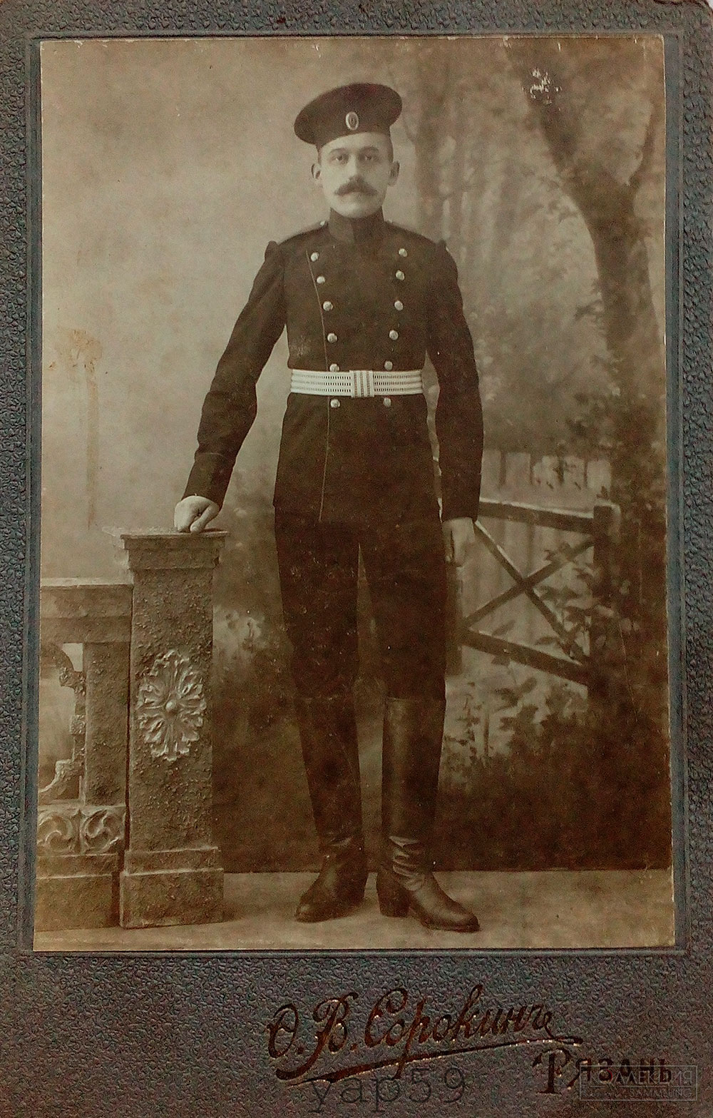 Нижний чин одной из частей Рязанского гарнизона, фото сделано 11.11.1912 года. (коллекция Юрия Парамонова)